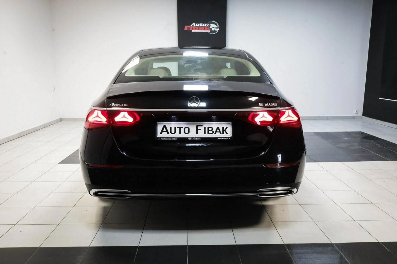 Mercedes E 200 - Zdjęcie 11