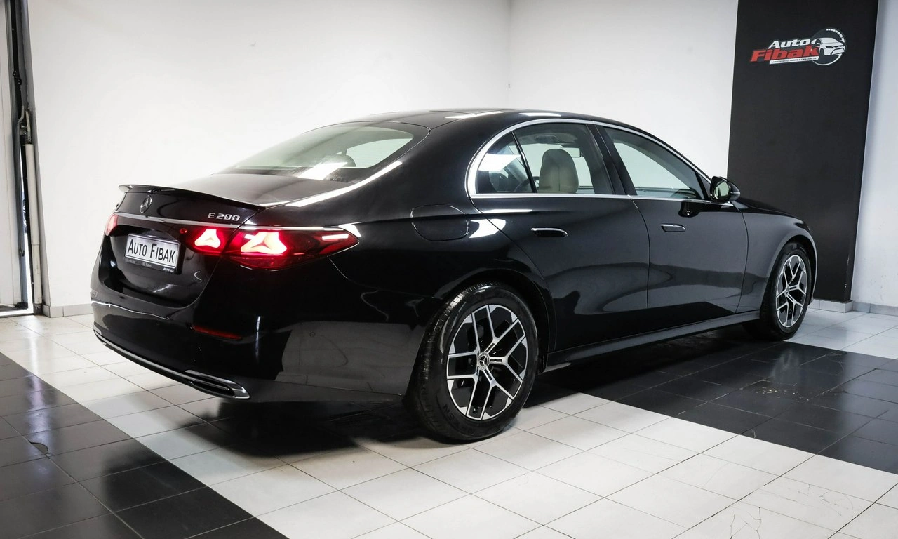 Mercedes E 200 - Zdjęcie 13