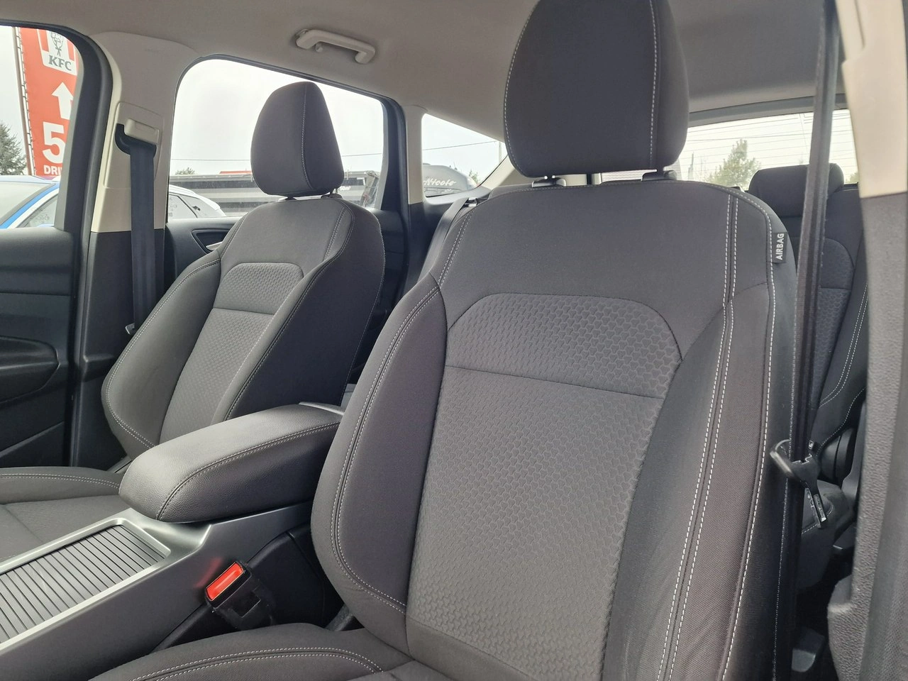 Ford Kuga - Zdjęcie 16