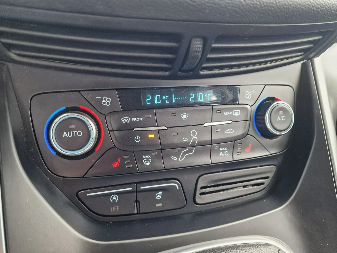 Ford Kuga - Zdjęcie 27