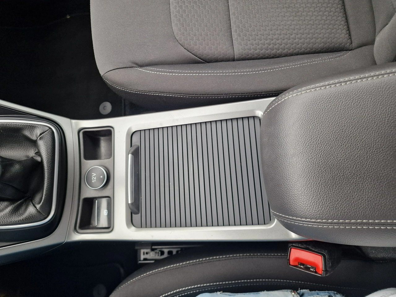 Ford Kuga - Zdjęcie 28