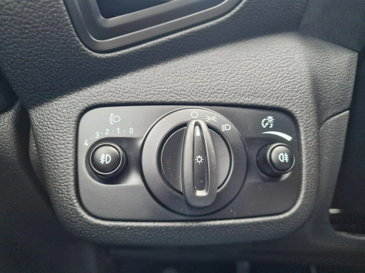 Ford Kuga - Zdjęcie 33