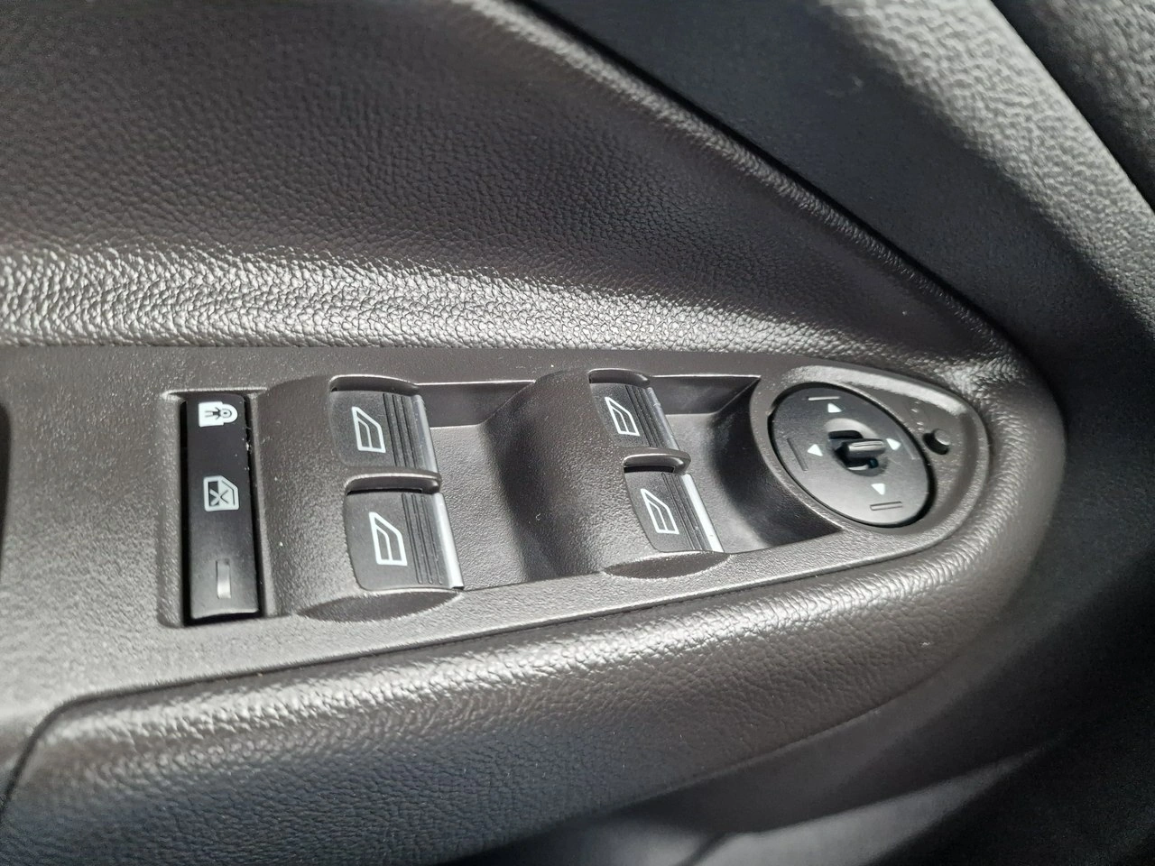 Ford Kuga - Zdjęcie 34