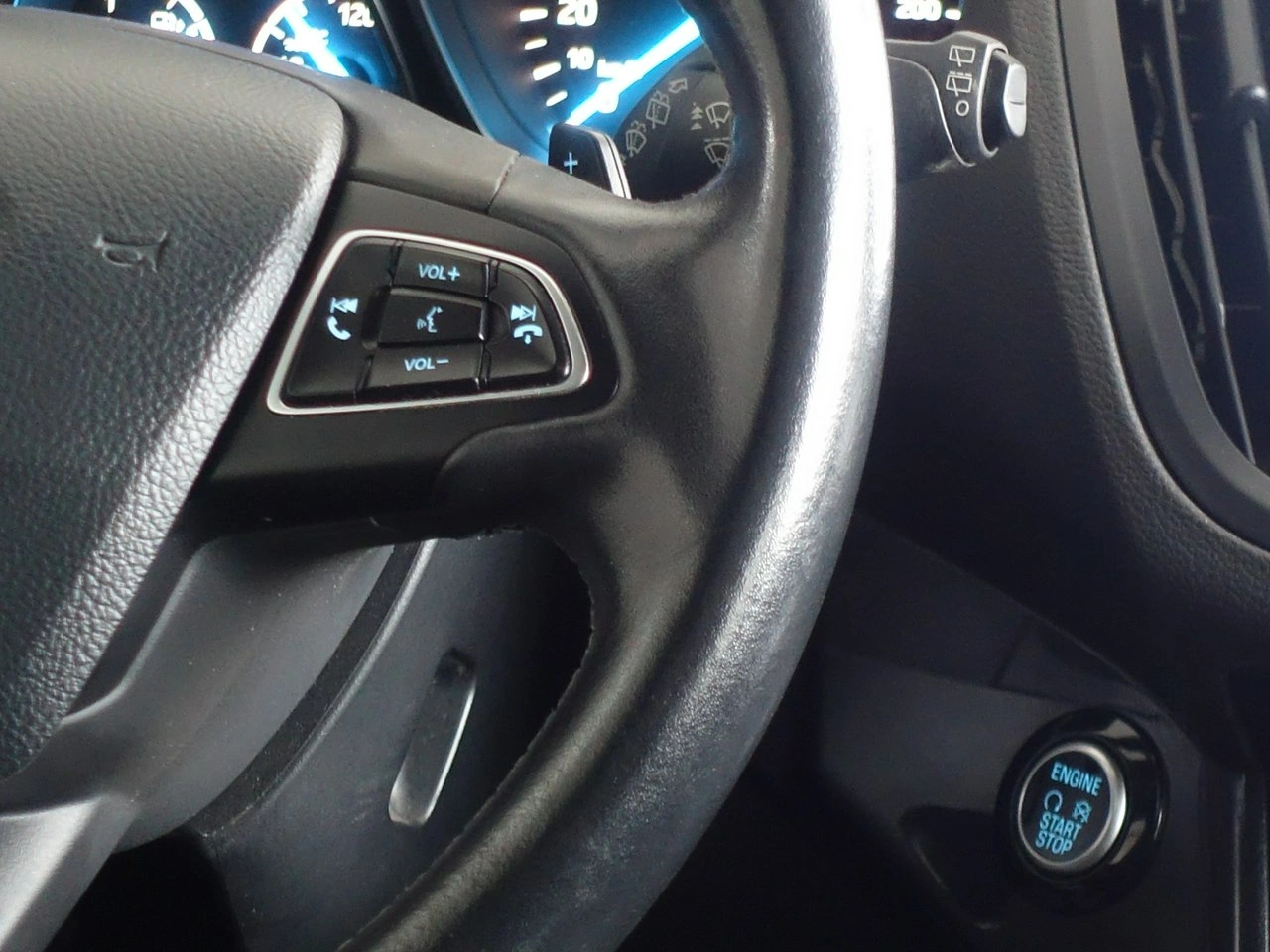 Ford Kuga - Zdjęcie 24