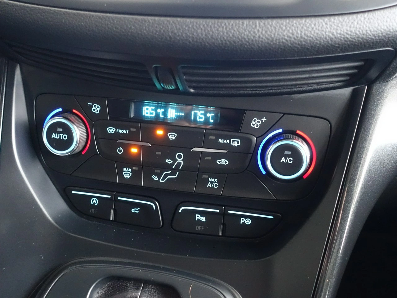 Ford Kuga - Zdjęcie 25