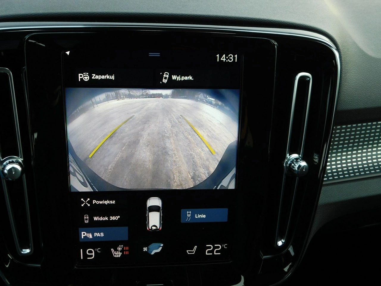 Volvo XC 40 - Zdjęcie 11