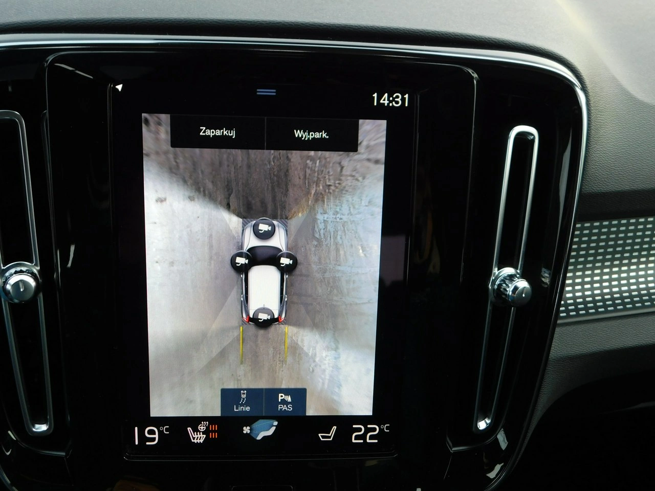 Volvo XC 40 - Zdjęcie 12