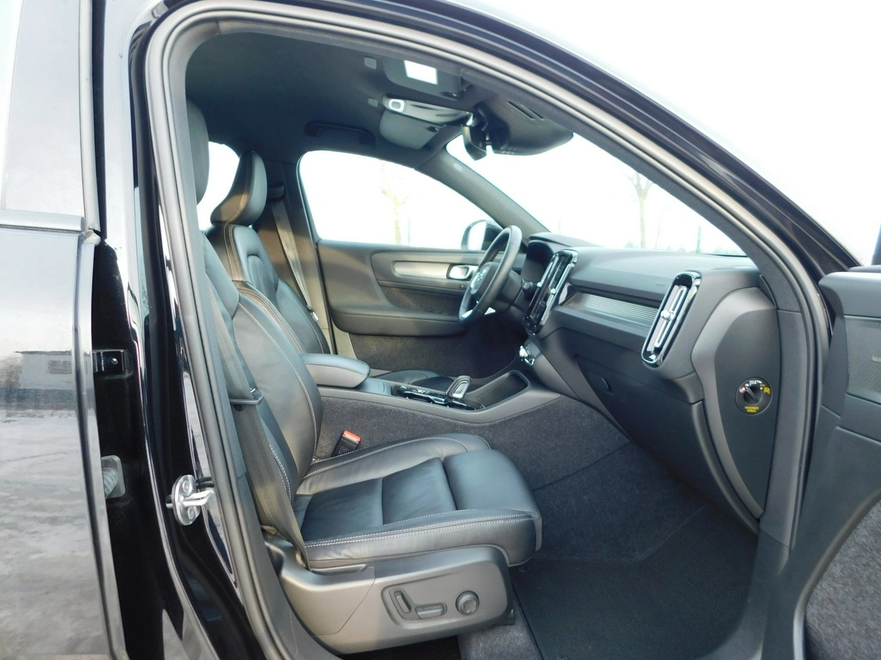 Volvo XC 40 - Zdjęcie 8