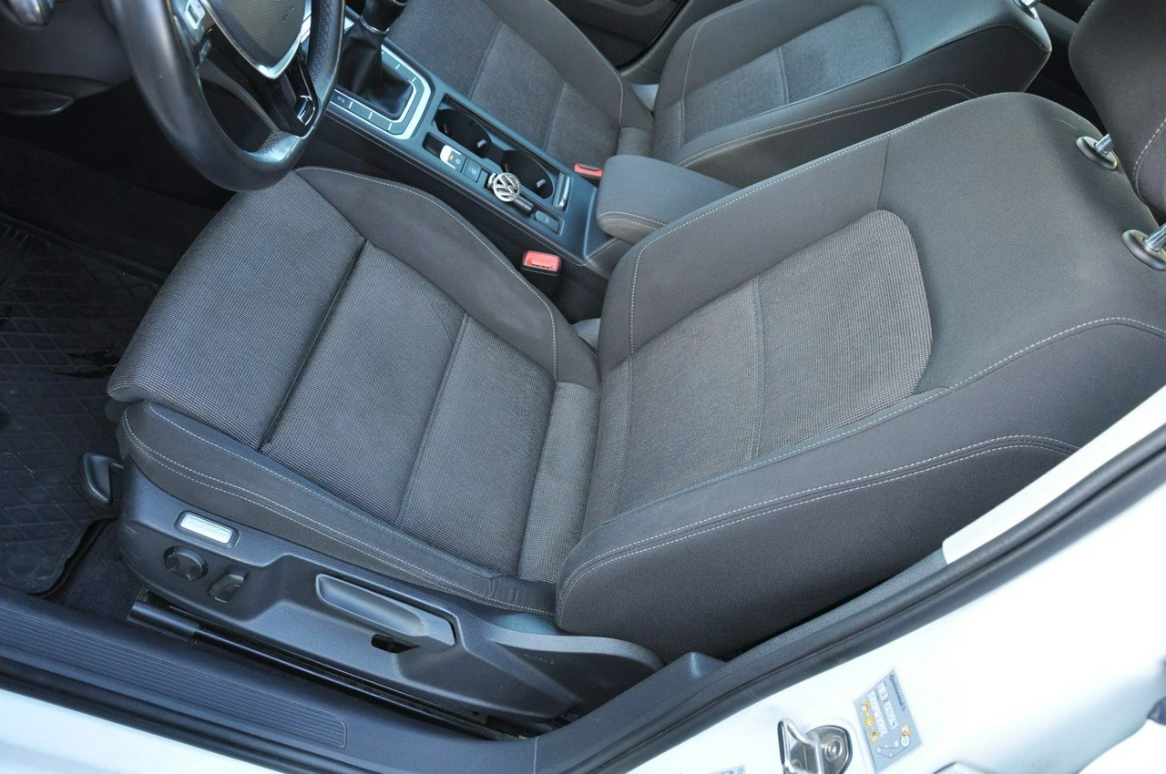 Volkswagen Passat - Zdjęcie 10