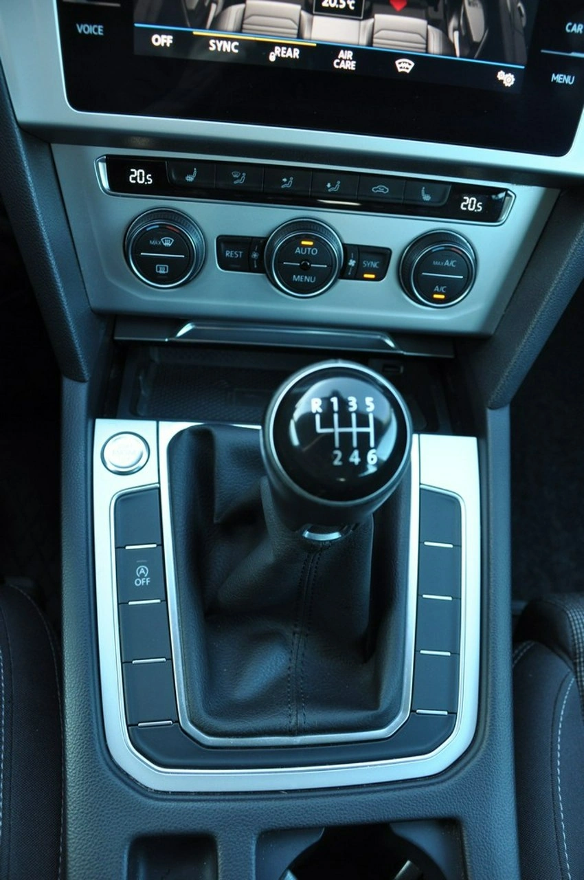 Volkswagen Passat - Zdjęcie 17