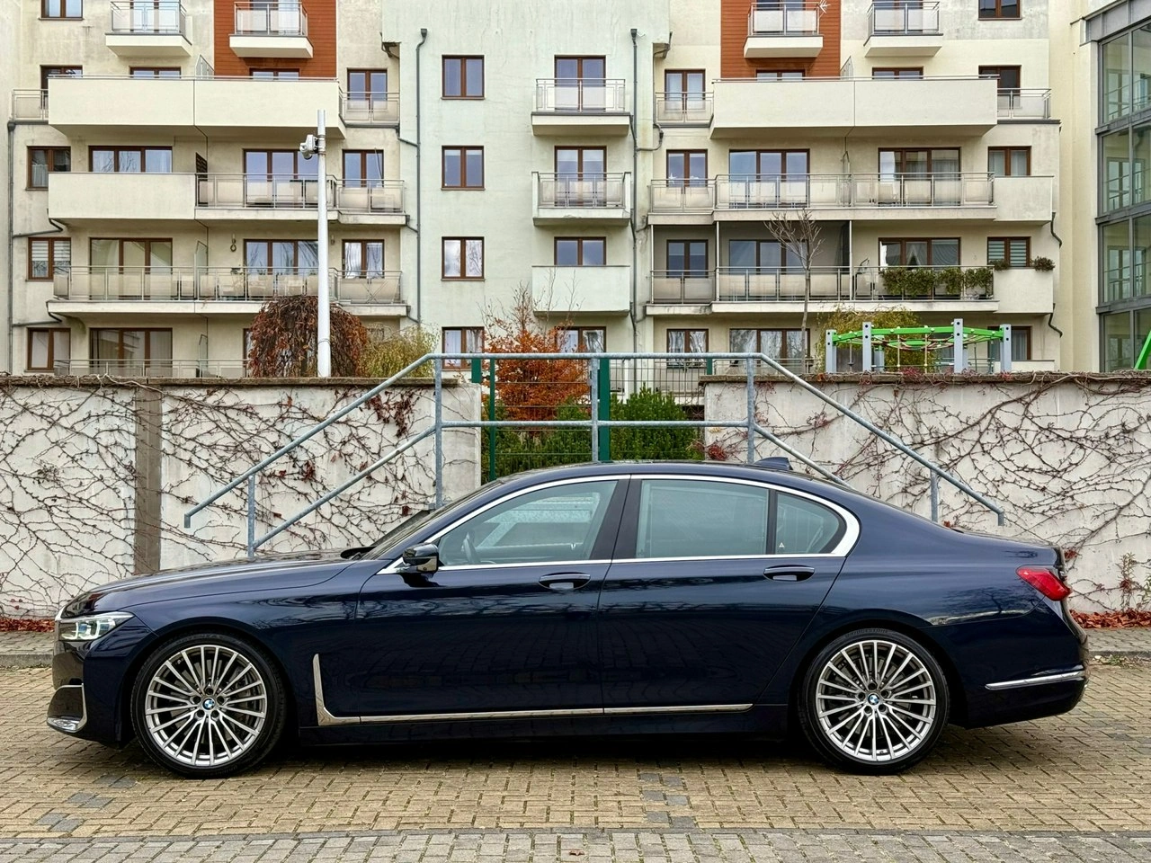 BMW 750 - Zdjęcie 1