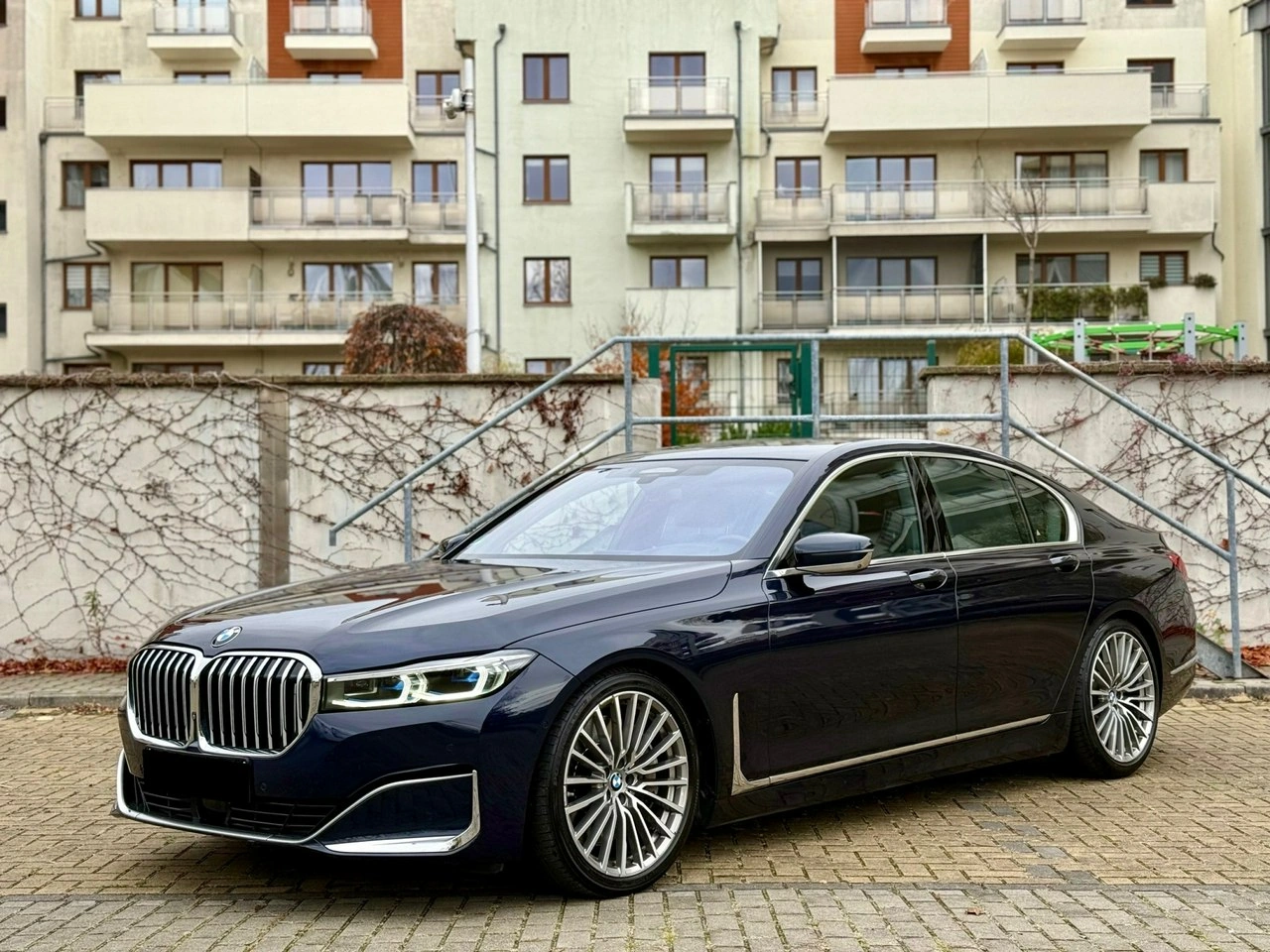 BMW 750 - Główne zdjęcie