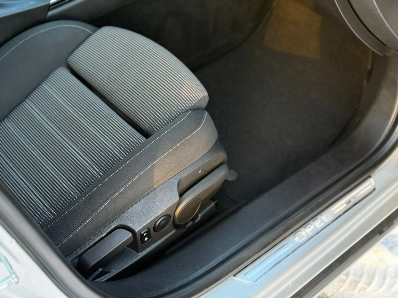 Opel Insignia - Zdjęcie 9