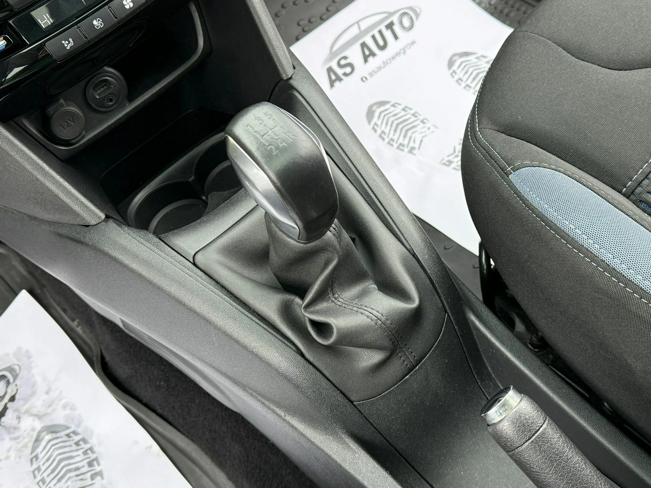 Peugeot 208 - Zdjęcie 15