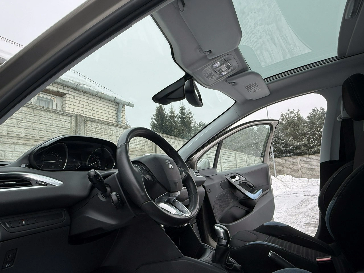 Peugeot 208 - Zdjęcie 24