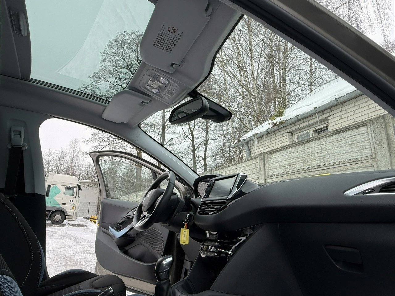 Peugeot 208 - Zdjęcie 25