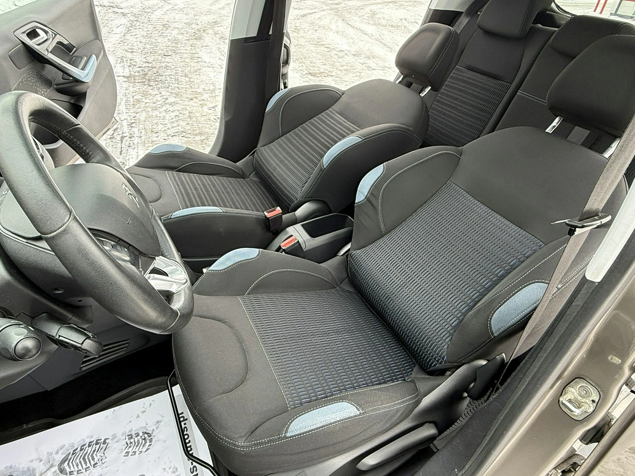 Peugeot 208 - Zdjęcie 9