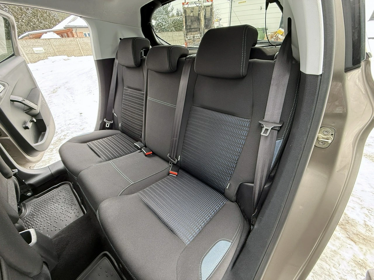 Peugeot 208 - Zdjęcie 10