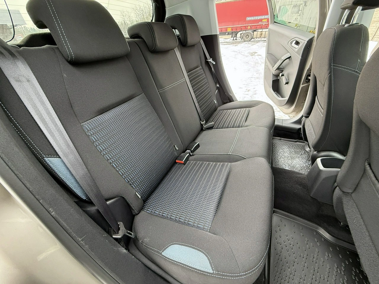 Peugeot 208 - Zdjęcie 26