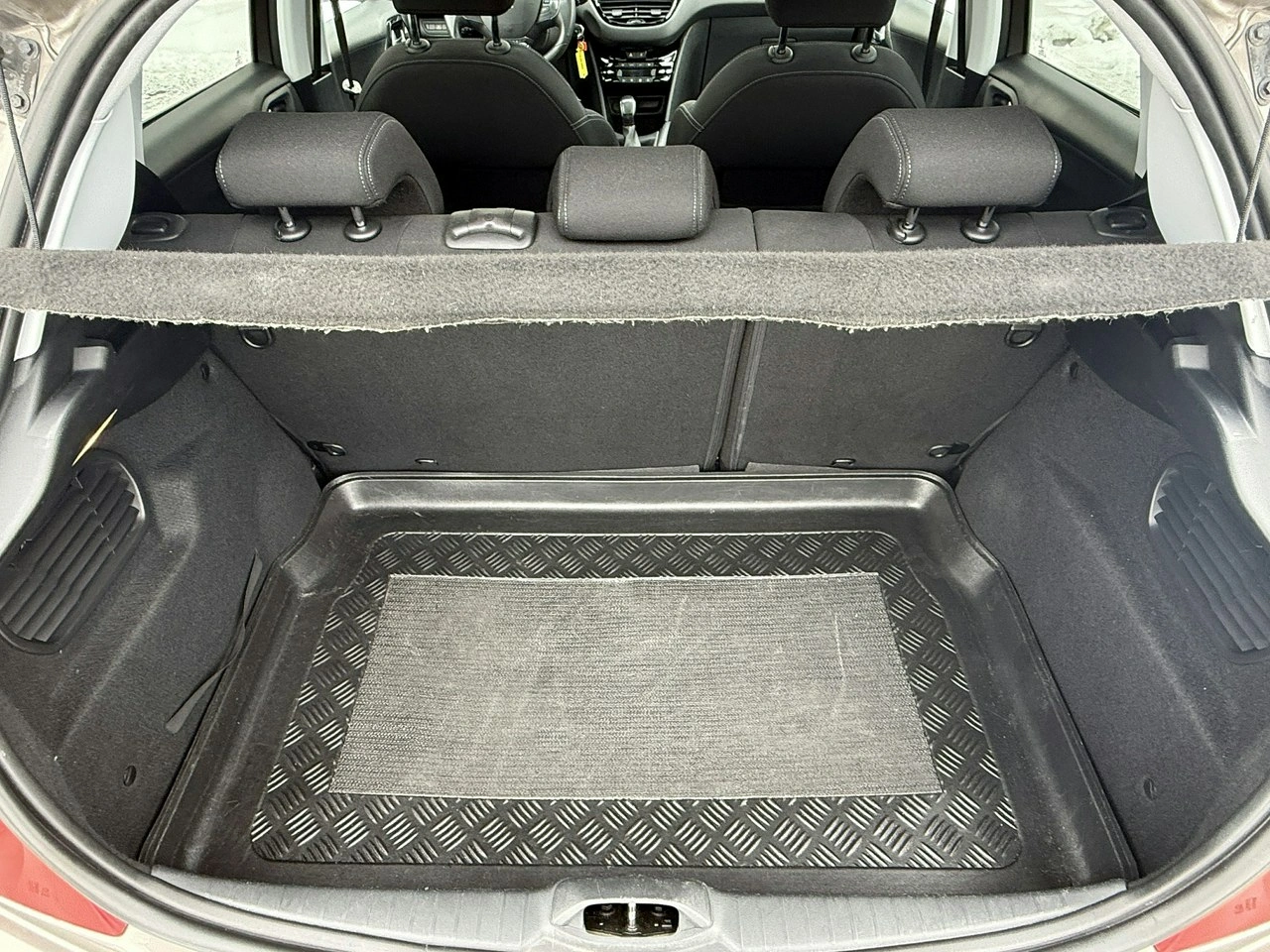 Peugeot 208 - Zdjęcie 11