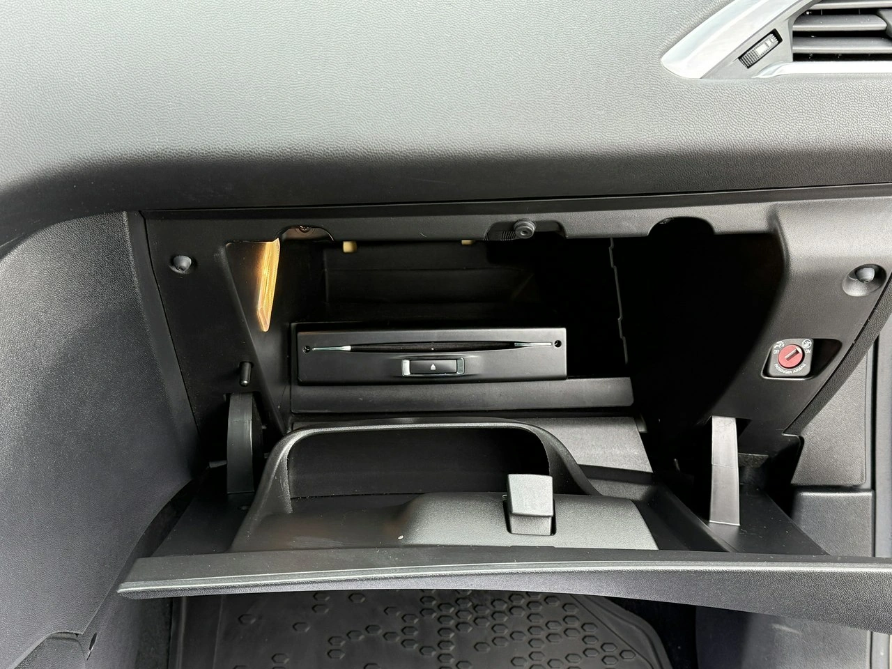 Peugeot 208 - Zdjęcie 12