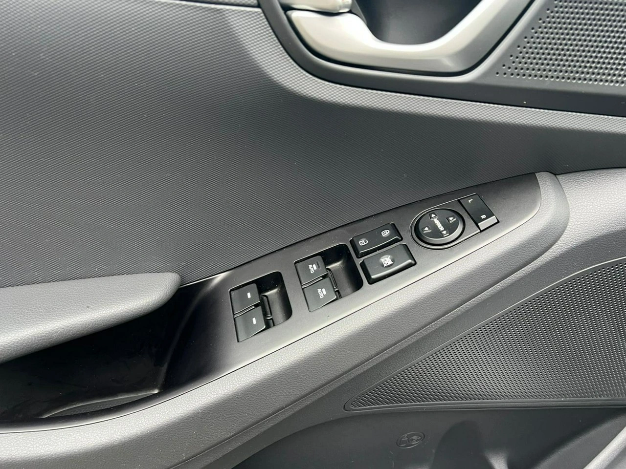 Hyundai IONIQ - Zdjęcie 11