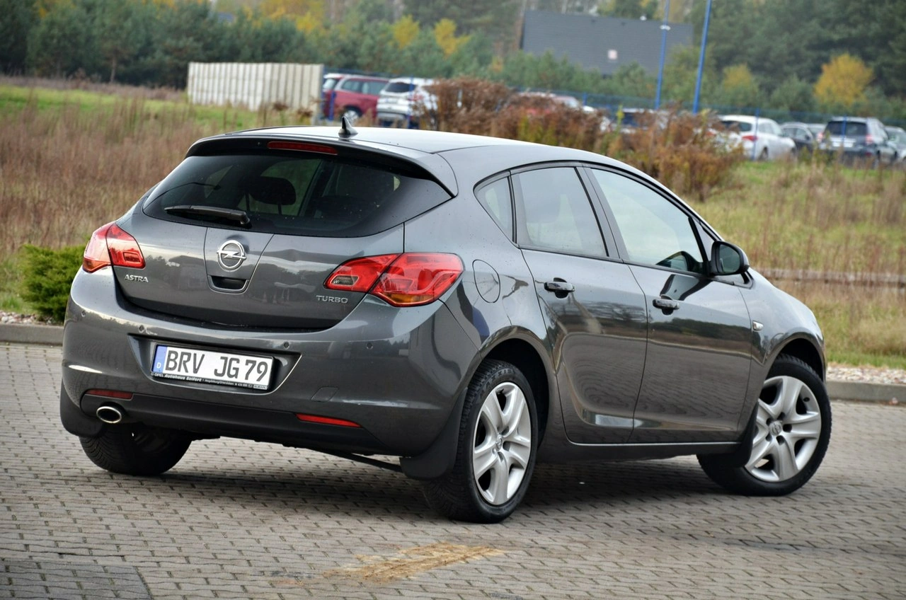 Opel Astra - Zdjęcie 9