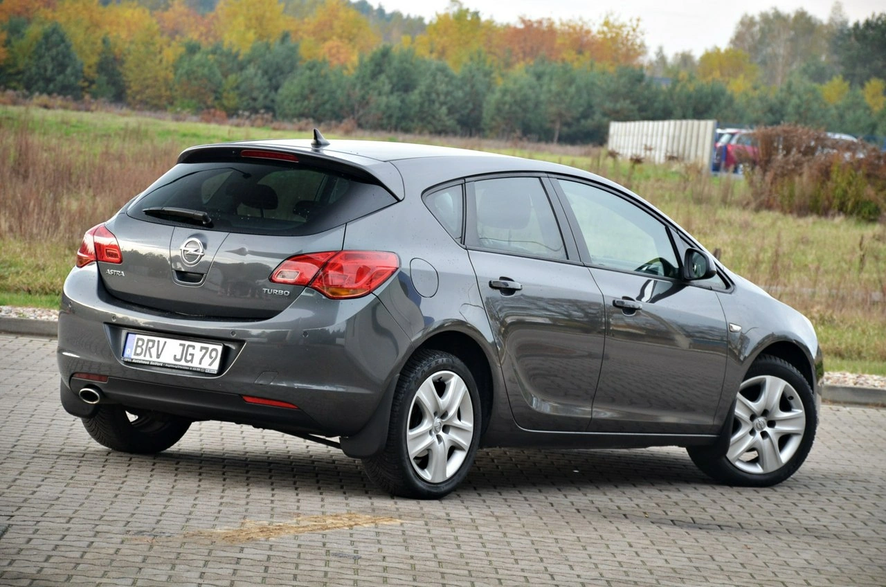 Opel Astra - Zdjęcie 10