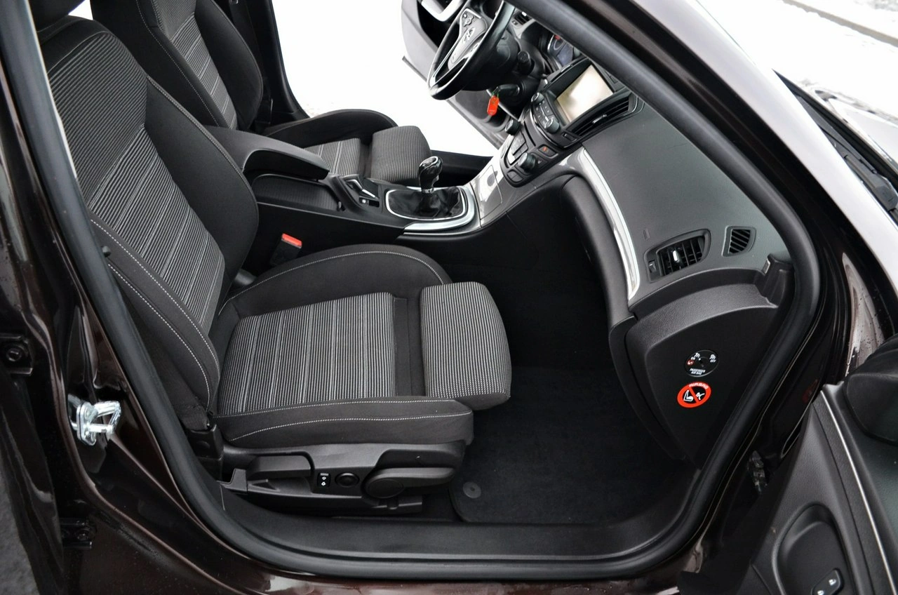 Opel Insignia - Zdjęcie 15