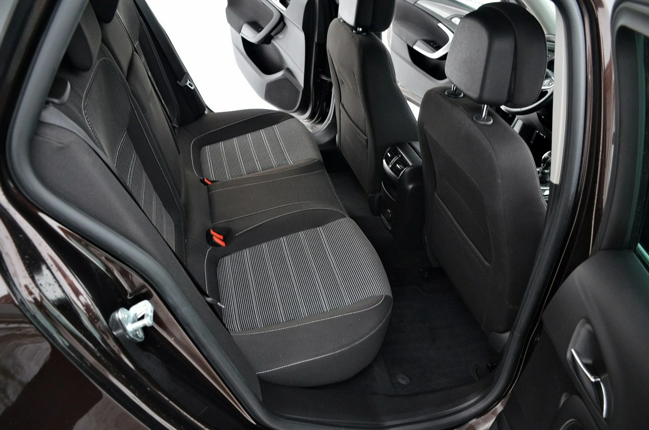 Opel Insignia - Zdjęcie 18