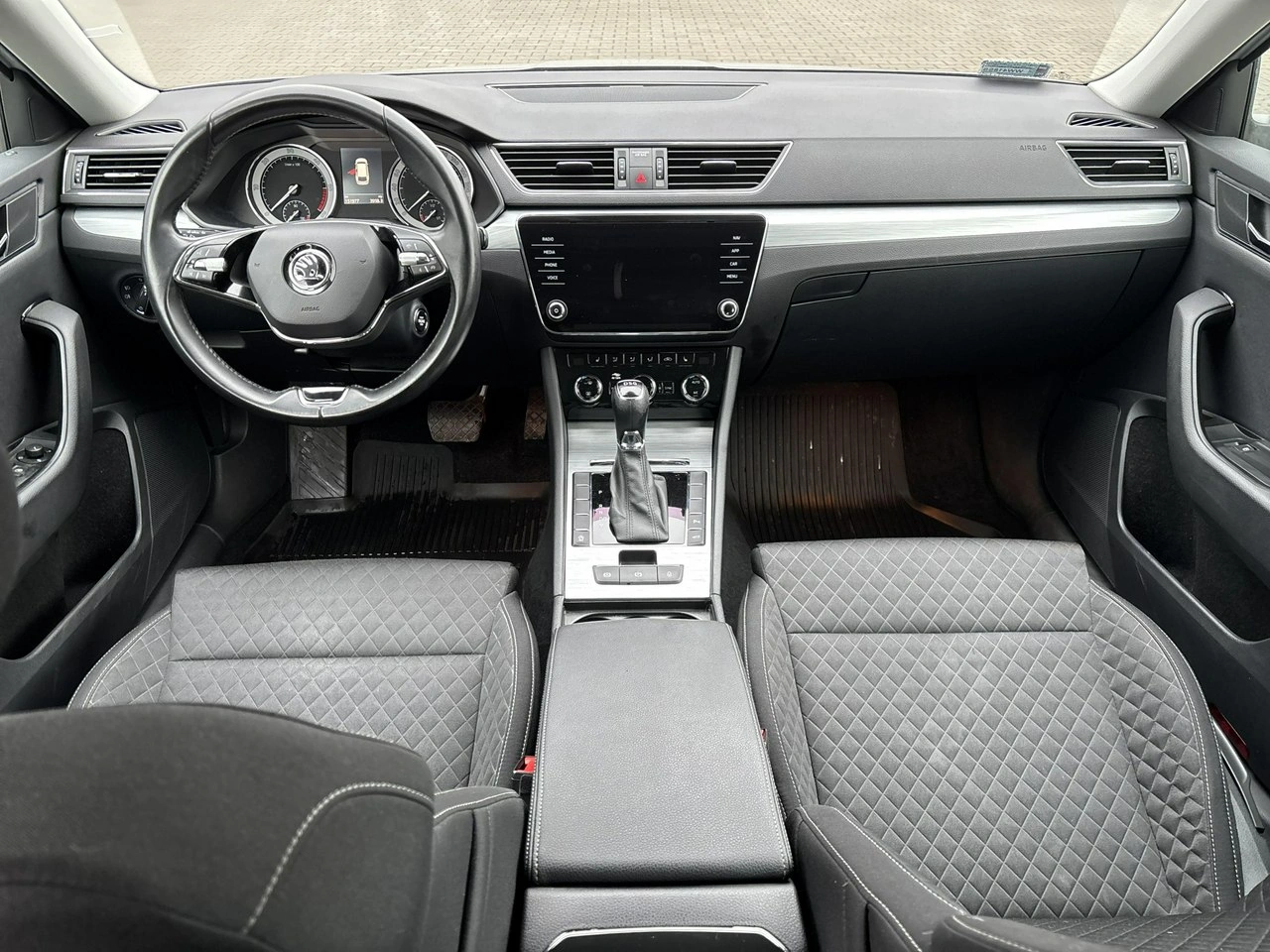 Skoda Superb - Zdjęcie 12