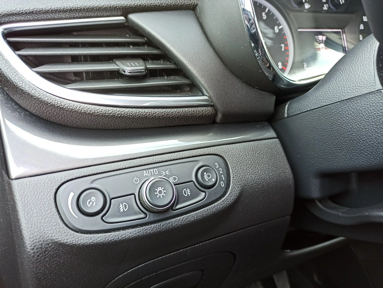 Opel Mokka X - Zdjęcie 17