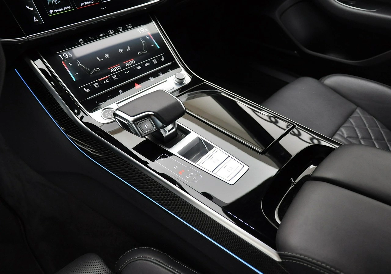 Audi A8 - Zdjęcie 18