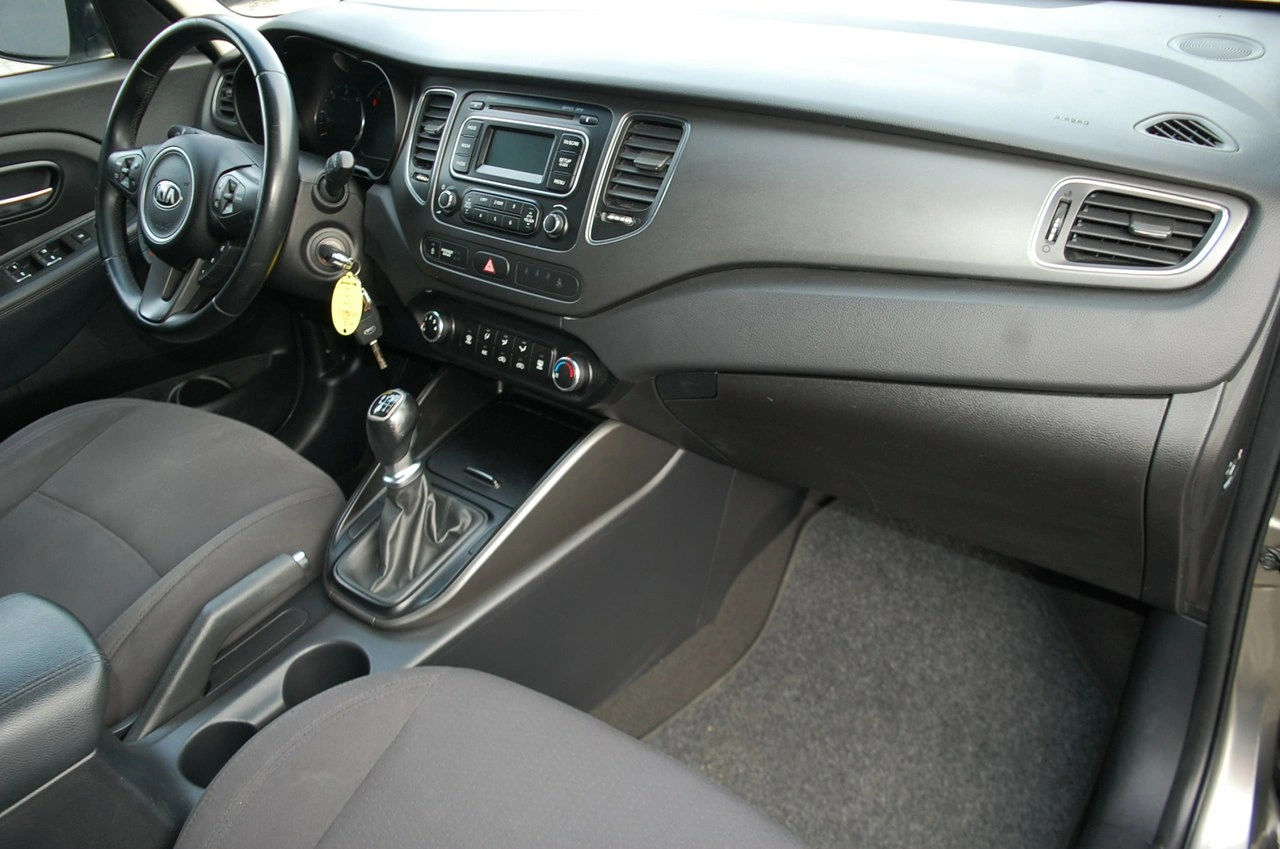 Kia Carens - Zdjęcie 23
