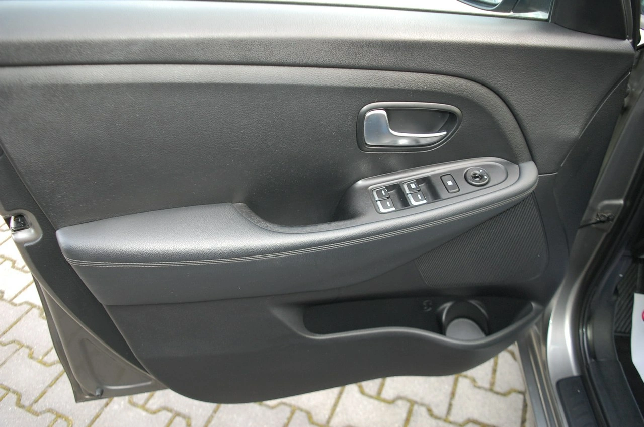Kia Carens - Zdjęcie 27