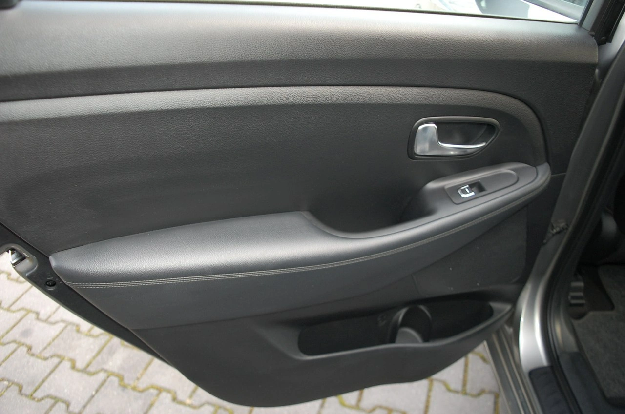 Kia Carens - Zdjęcie 28