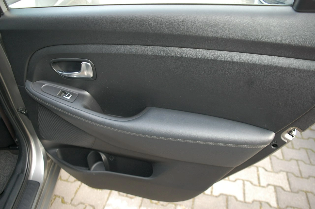 Kia Carens - Zdjęcie 30