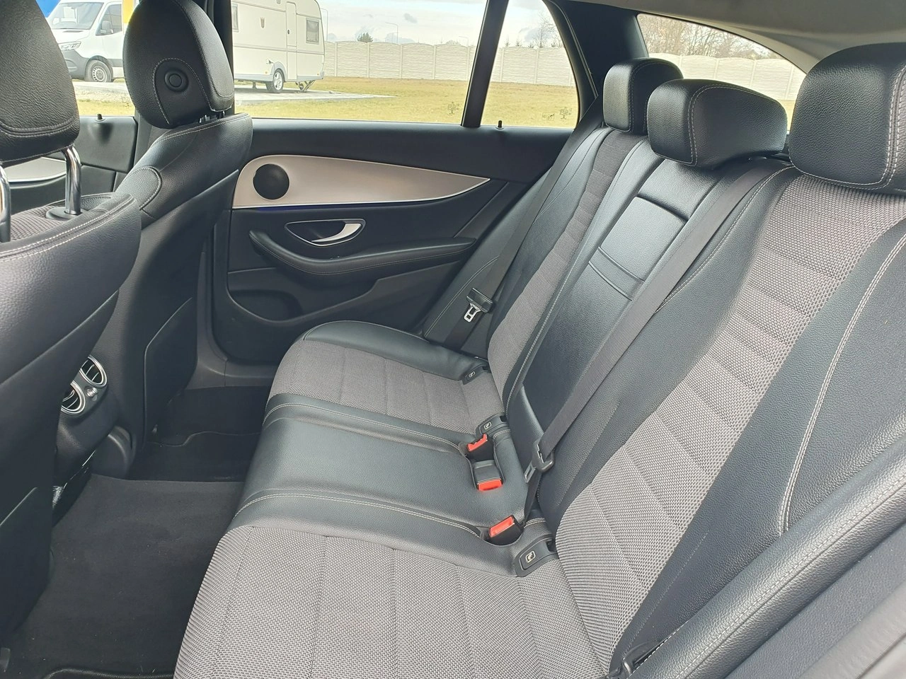 Mercedes E 220 - Zdjęcie 17