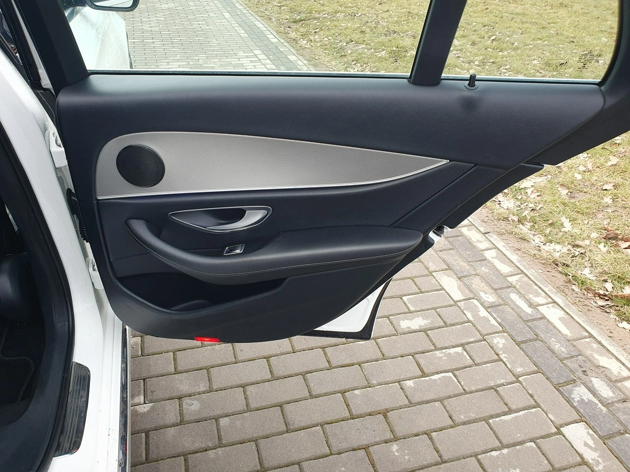 Mercedes E 220 - Zdjęcie 23