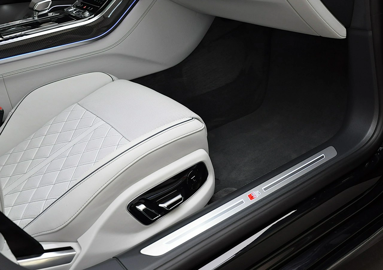 Audi A8 - Zdjęcie 23