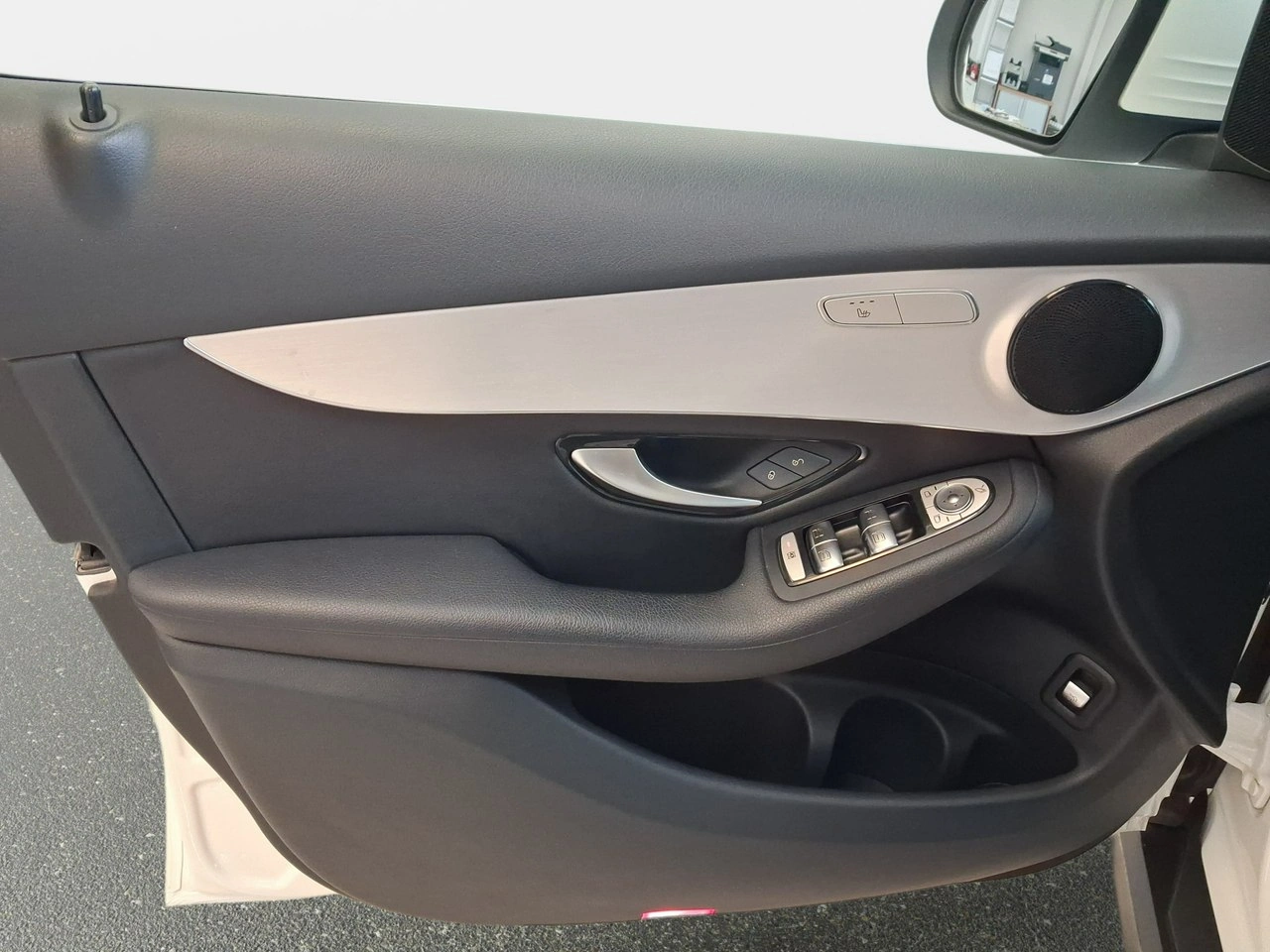 Mercedes GLC 200 - Zdjęcie 10