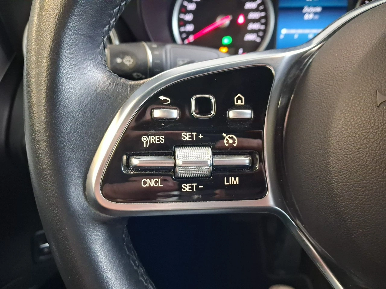 Mercedes GLC 200 - Zdjęcie 14