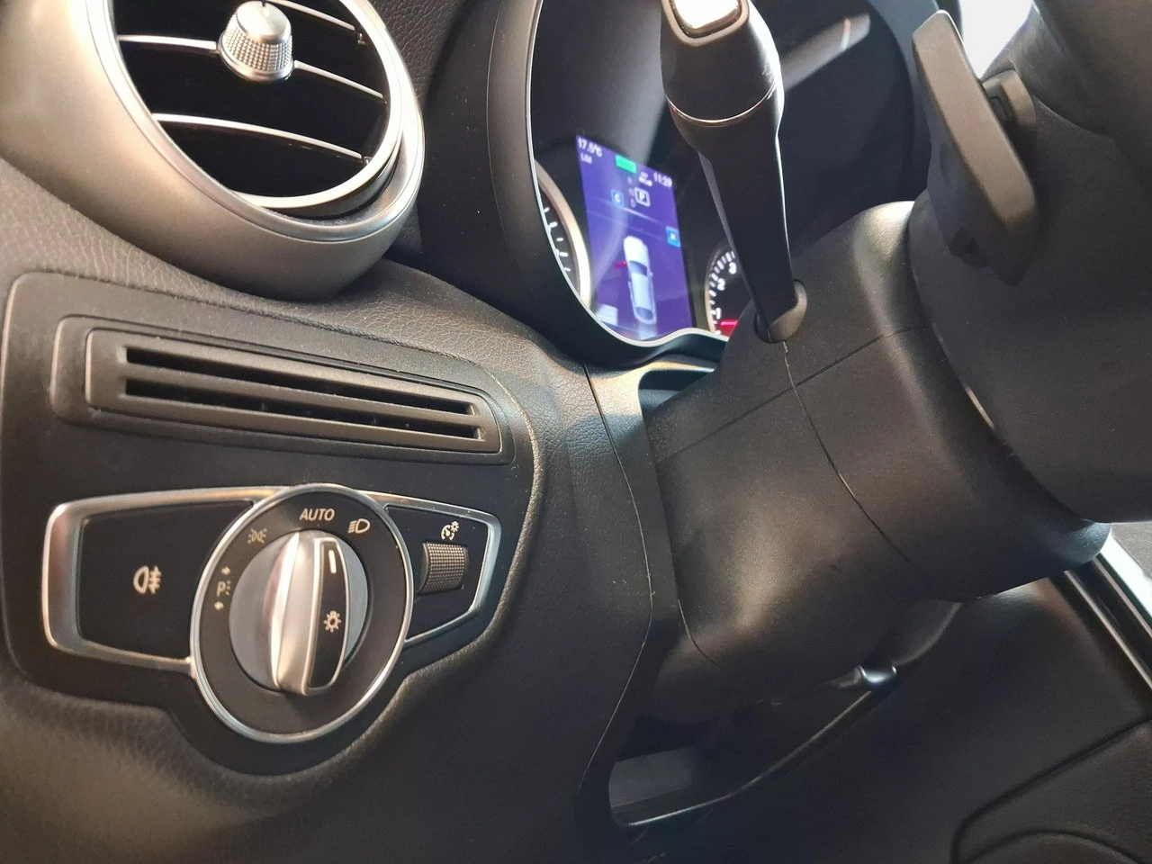 Mercedes GLC 200 - Zdjęcie 24