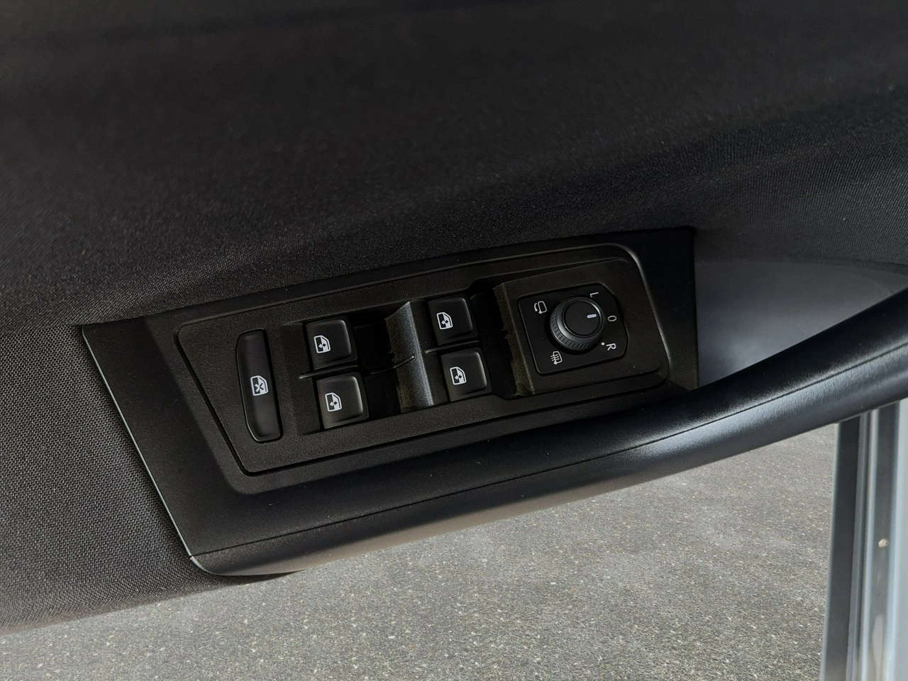 Volkswagen T-Roc - Zdjęcie 24