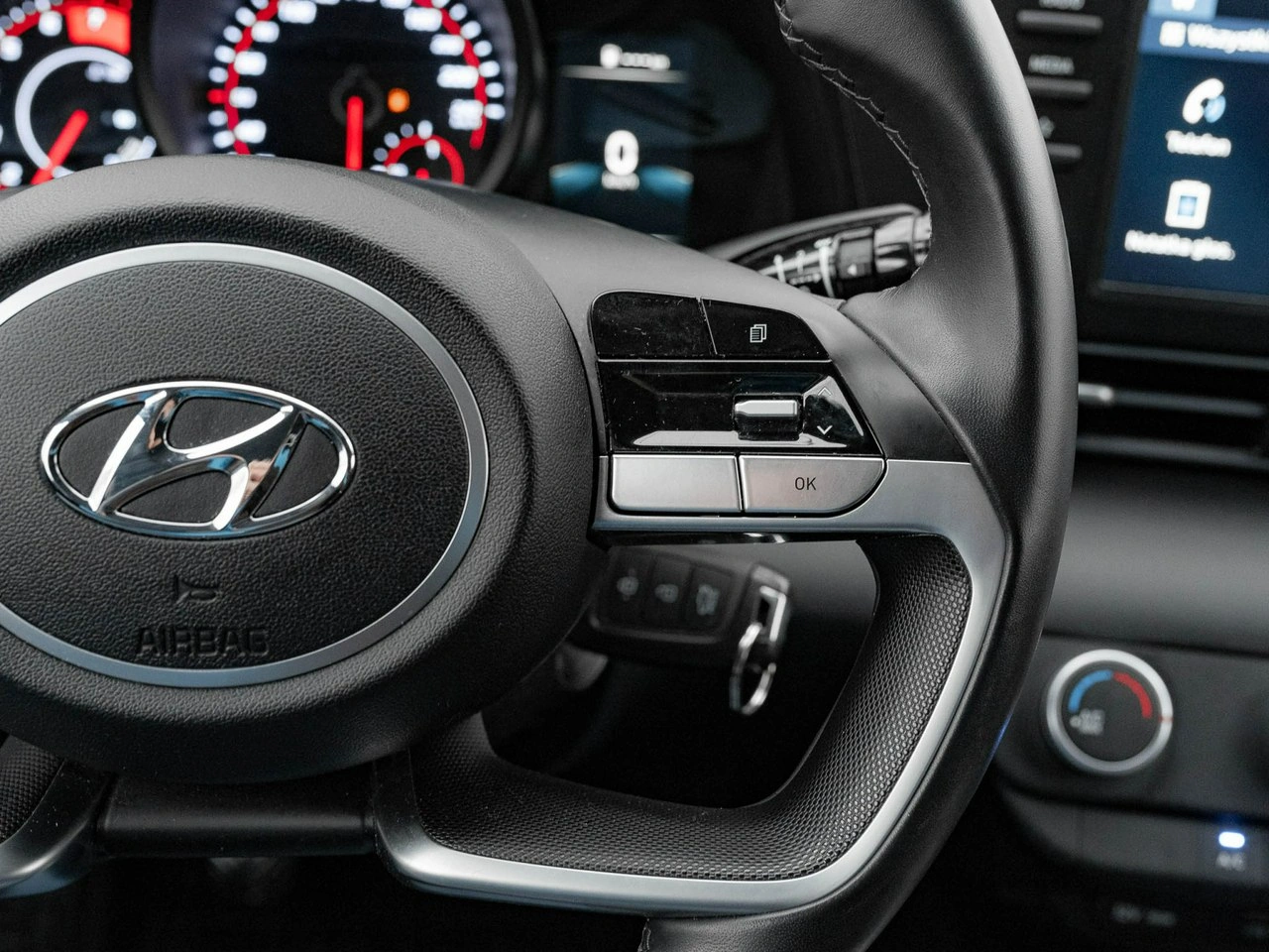 Hyundai Elantra - Zdjęcie 14