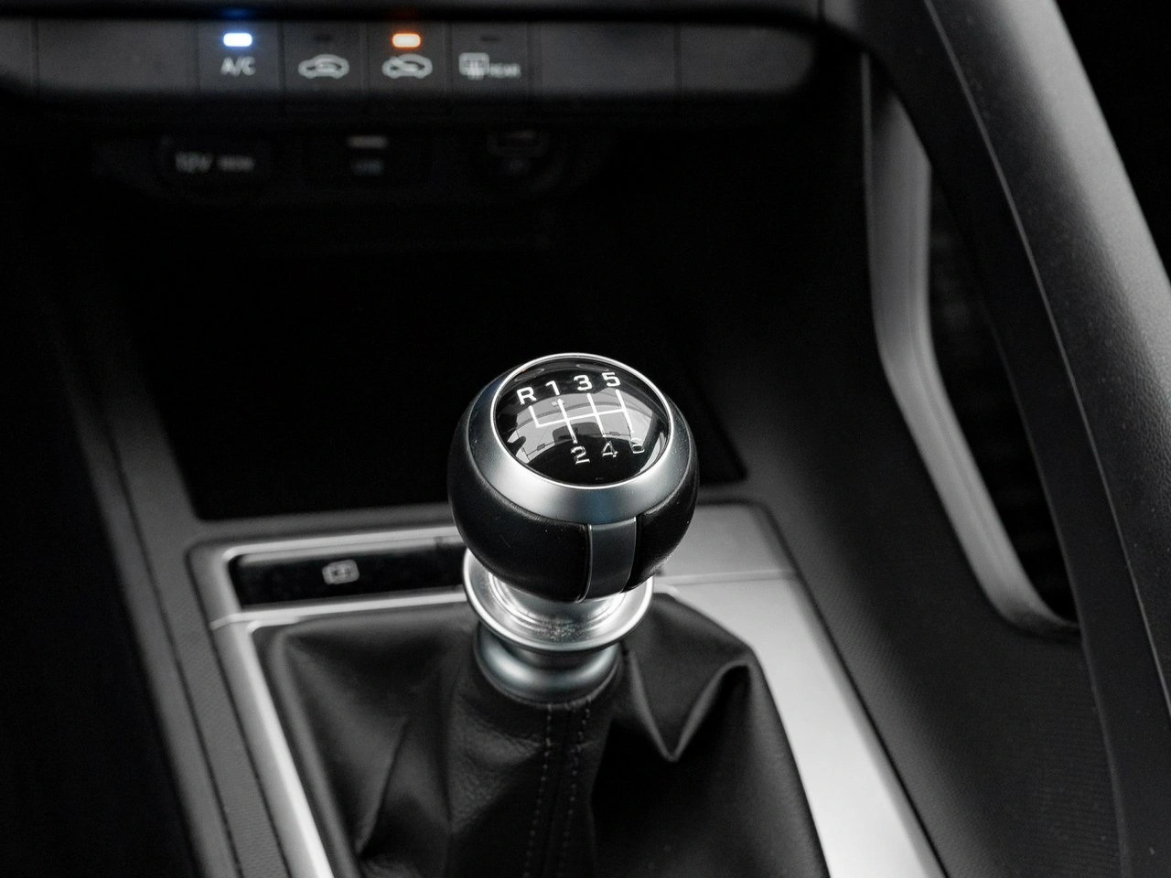 Hyundai Elantra - Zdjęcie 15