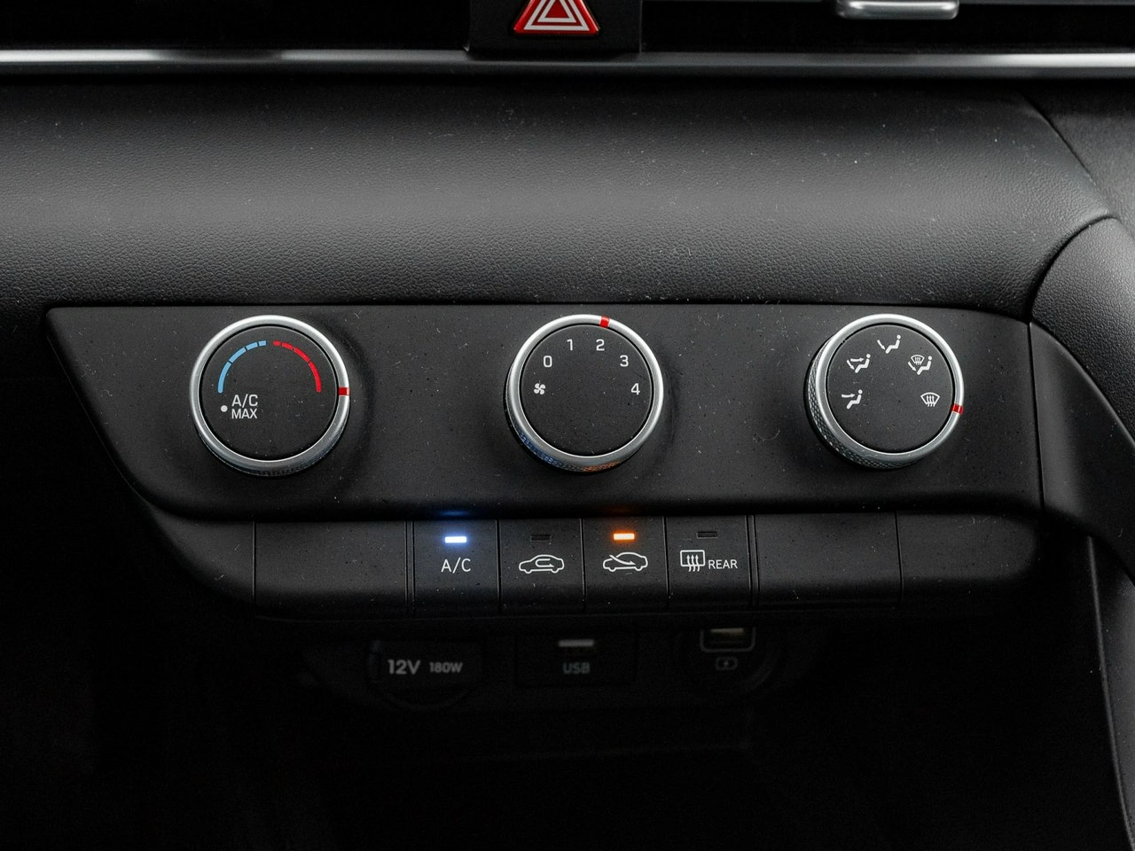 Hyundai Elantra - Zdjęcie 16