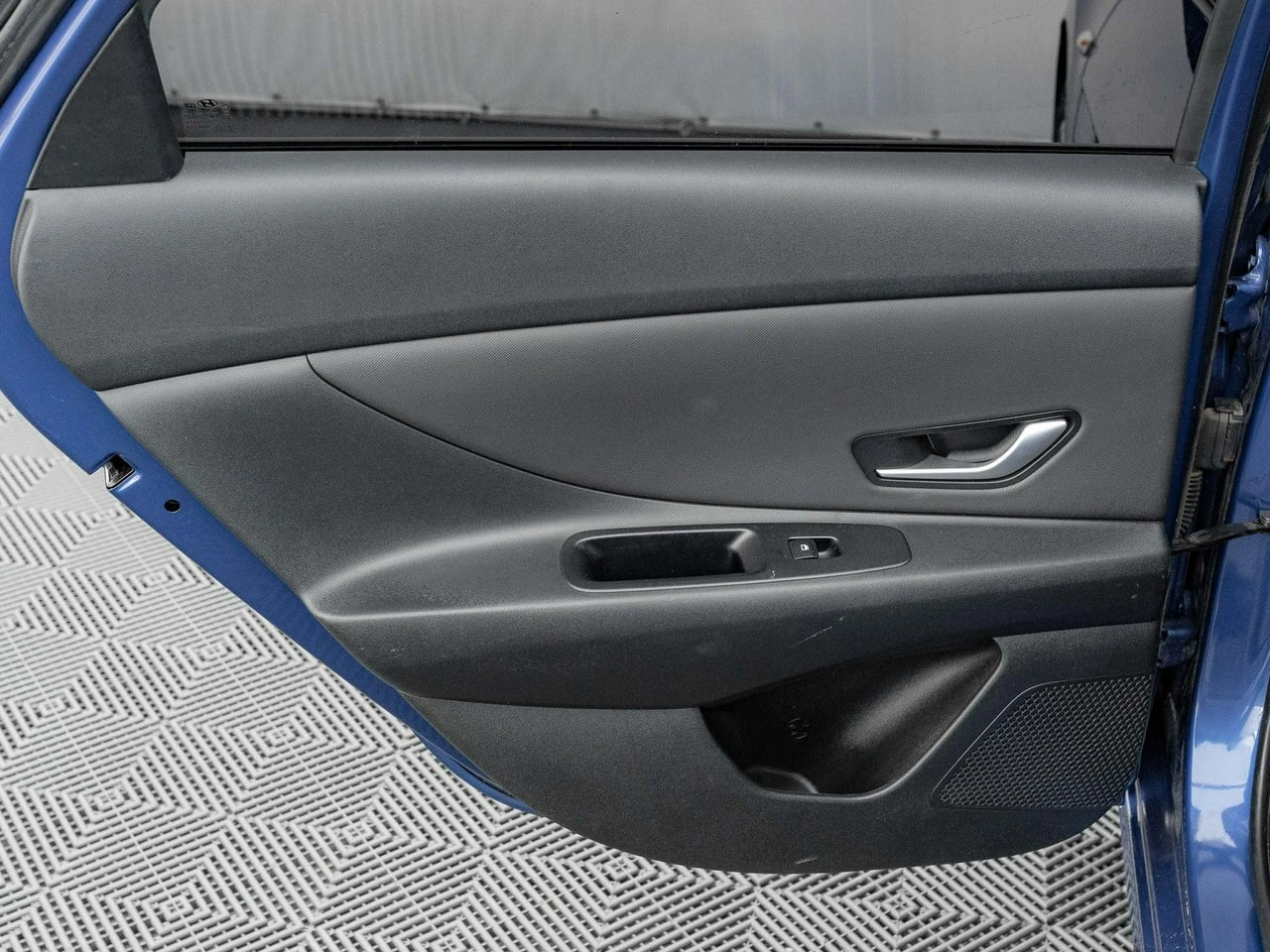 Hyundai Elantra - Zdjęcie 20