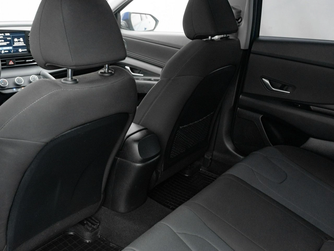 Hyundai Elantra - Zdjęcie 21