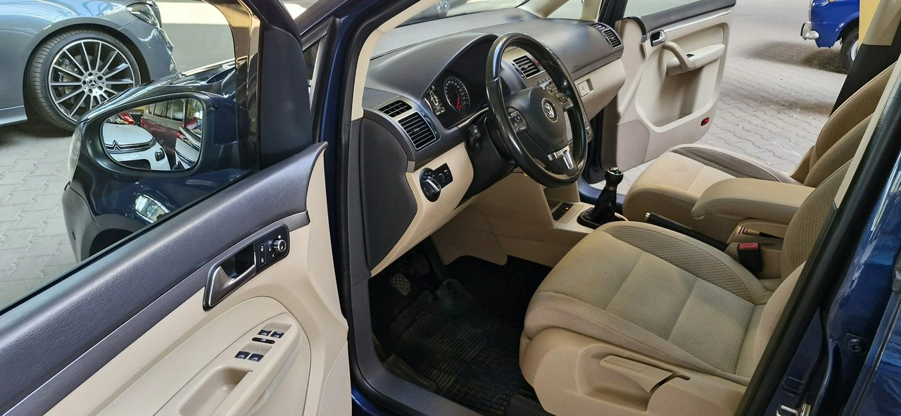 Volkswagen Touran - Zdjęcie 11